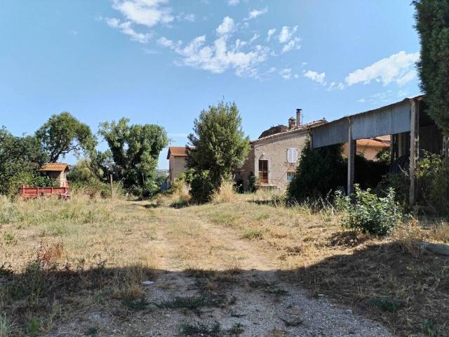 Locale Commerciale in vendita a Bettona, Umbria