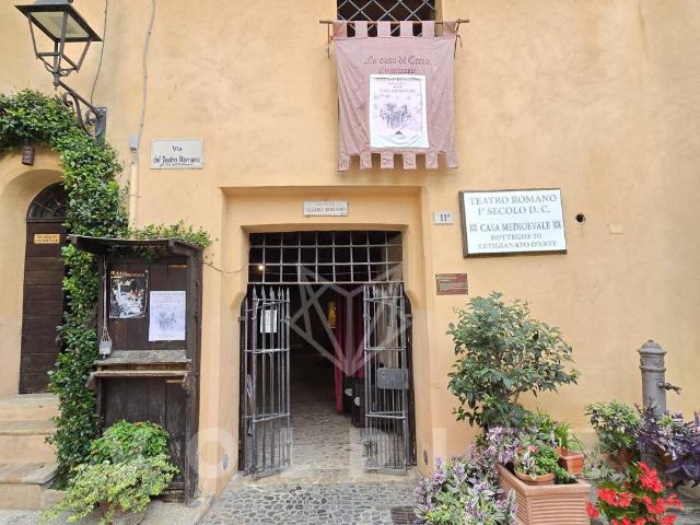 Locale Commerciale in vendita a Bevagna, Umbria