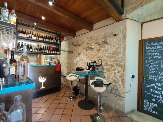 Locale Commerciale in vendita a Bevagna, Umbria