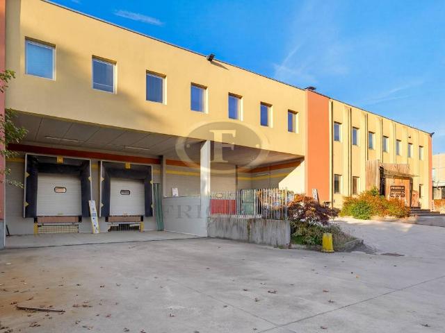 Locale Commerciale in vendita a Biassono, Lombardia