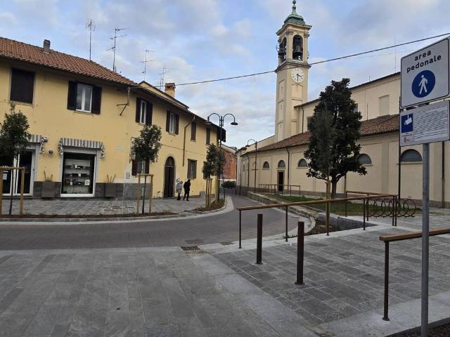 Locale Commerciale in vendita a Biassono, Lombardia