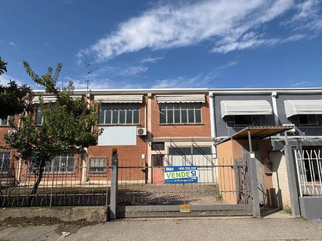 Locale Commerciale in vendita a Biassono, Lombardia
