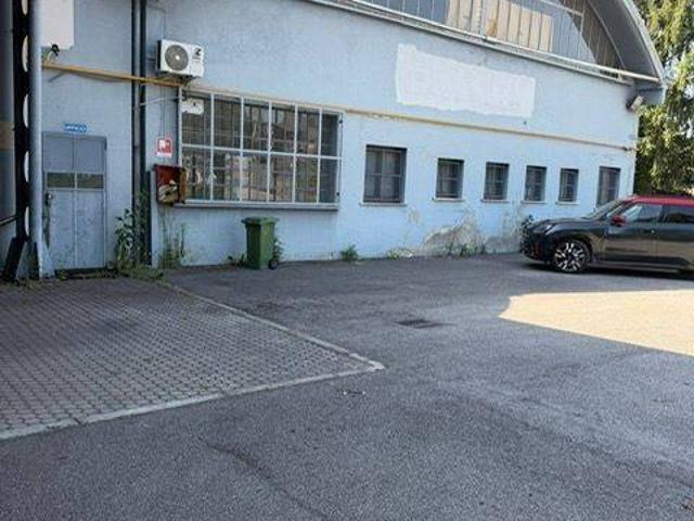 Locale Commerciale in vendita a Biassono, Lombardia