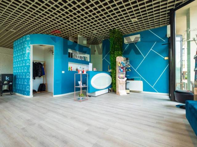 Locale Commerciale in vendita a Biassono, Lombardia