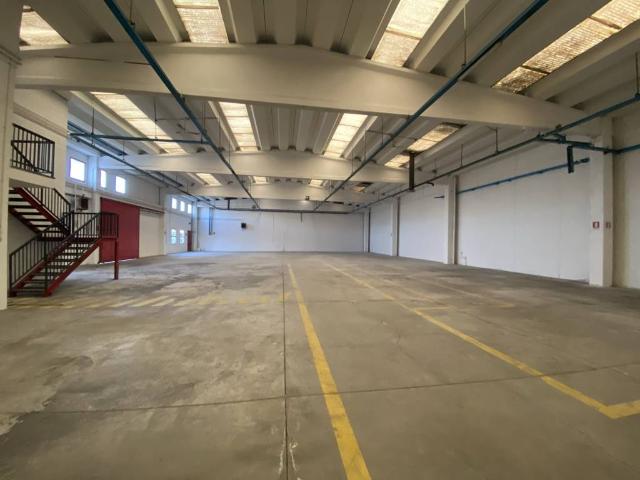 Locale Commerciale in vendita a Biassono, Lombardia