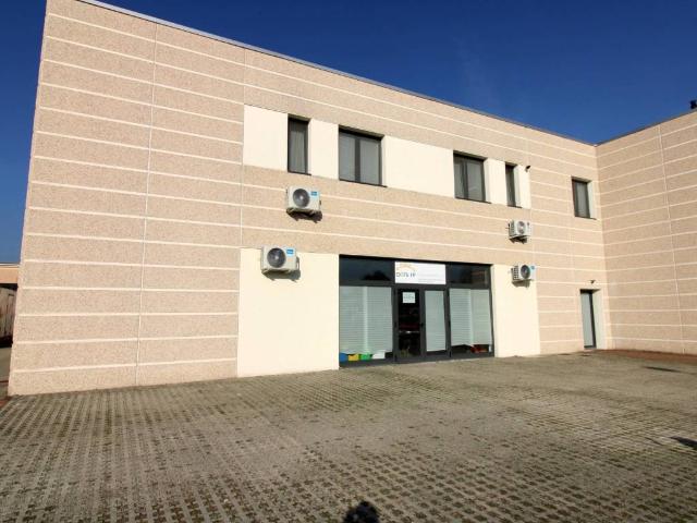 Locale Commerciale in vendita a Val d’Enza, Re