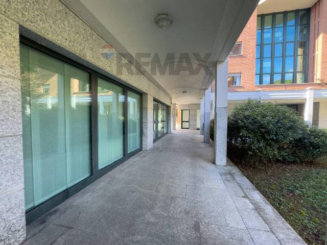 Locale Commerciale in vendita a Piazzo, Biella