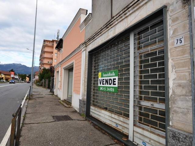Locale Commerciale in vendita a Prato, Piemonte