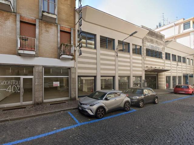 Locale Commerciale in vendita a Piazzo, Piemonte