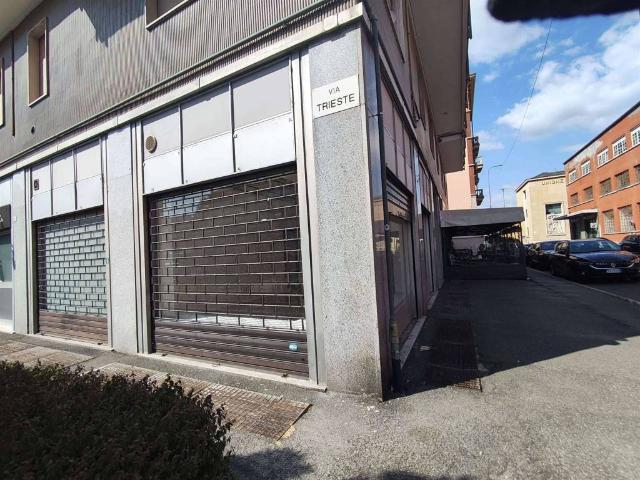 Locale Commerciale in vendita a Piazzo, Piemonte