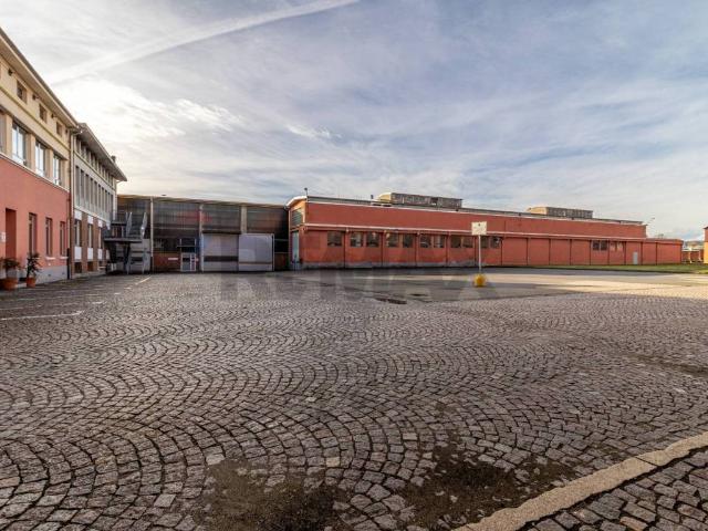 Locale Commerciale in vendita a Piazzo, Piemonte