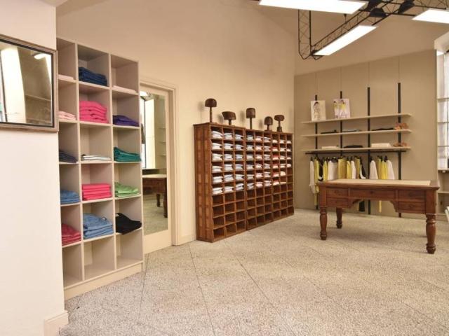 Locale Commerciale in vendita a Piazzo, Piemonte