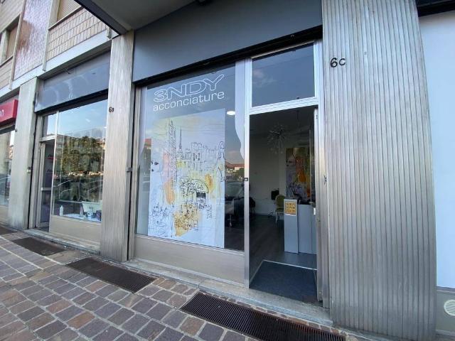 Locale Commerciale in vendita a Piazzo, Piemonte