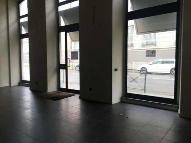 Locale Commerciale in vendita a Piazzo, Biella