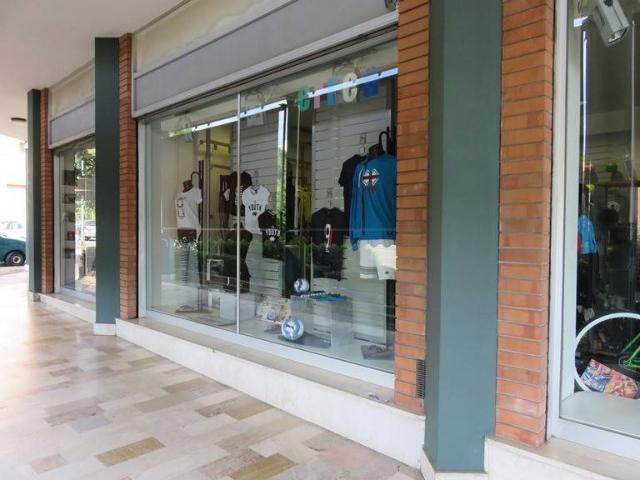Locale Commerciale in vendita a Piazzo, Piemonte