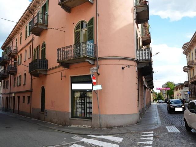Locale Commerciale in vendita a Piazzo, Piemonte