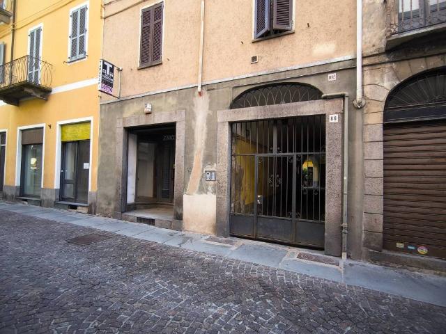 Locale Commerciale in vendita a Piazzo, Piemonte