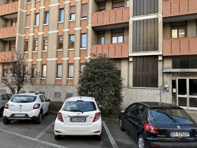 Locale Commerciale in vendita a Piazzo, Piemonte