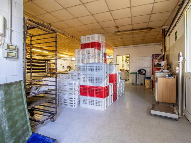 Locale Commerciale in vendita a Arico, Piemonte