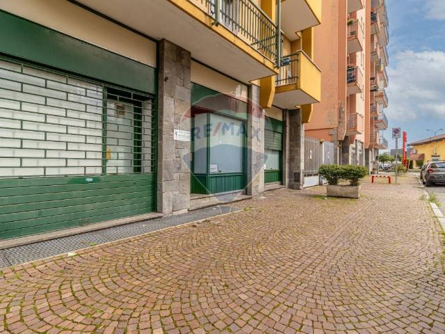 Locale Commerciale in vendita a Prato, Piemonte