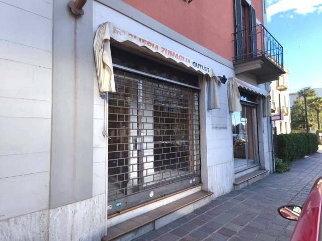 Locale Commerciale in vendita a Piazzo, Piemonte