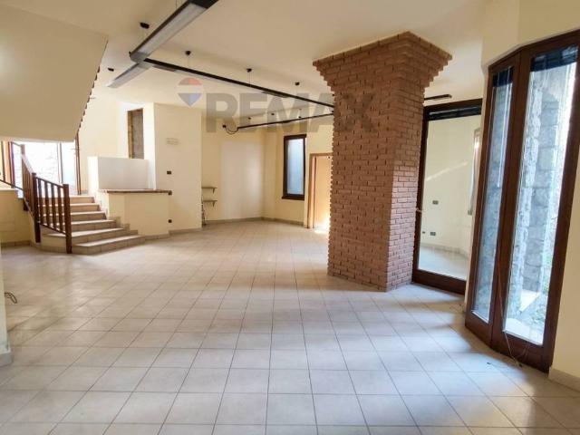 Locale Commerciale in vendita a Prestine, Bienno