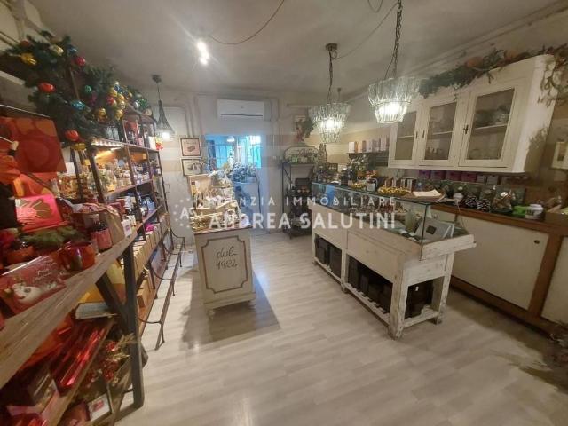 Locale Commerciale in vendita a Bientina, Pisa