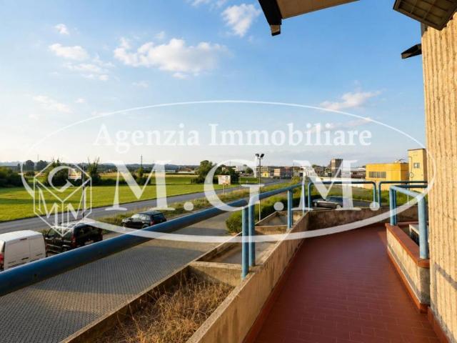 Locale Commerciale in vendita a Bientina, Toscana