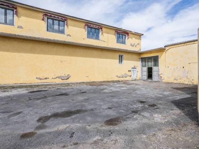 Locale Commerciale in vendita a Campomaggiore, San Giovannialla Vena