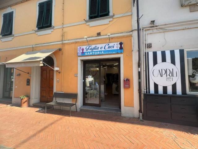 Locale Commerciale in vendita a Bientina, Toscana