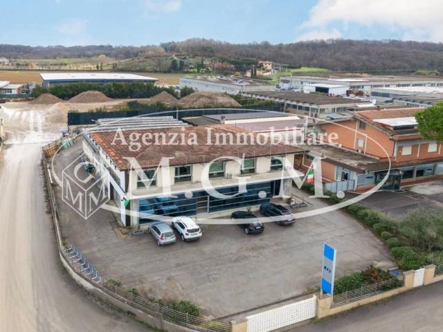 Locale Commerciale in vendita a Bientina, Toscana