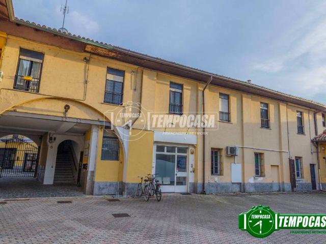 Locale Commerciale in vendita a Unione dei Comuni I Fontanili, Binasco