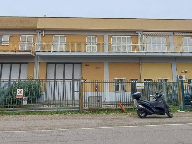 Locale Commerciale in vendita a Unione dei Comuni I Fontanili, Binasco