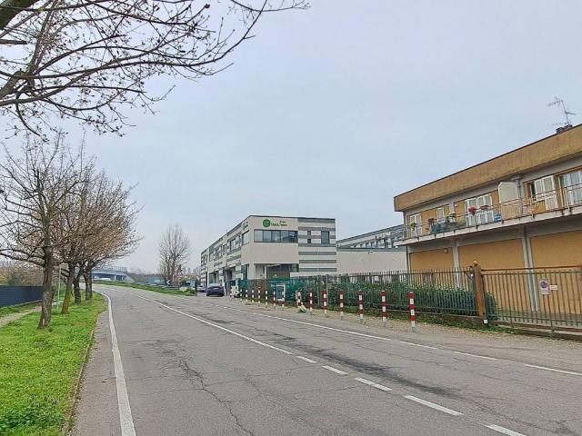 Locale Commerciale in vendita a Unione dei Comuni I Fontanili, Binasco