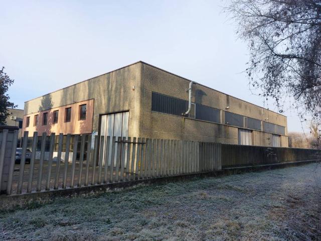 Locale Commerciale in vendita a Unione dei Comuni I Fontanili, Binasco