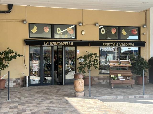 Locale Commerciale in vendita a Unione dei Comuni I Fontanili, Binasco