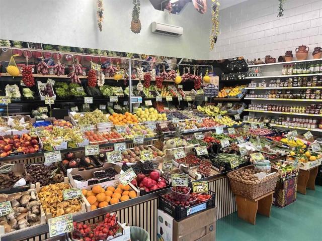 Locale Commerciale in vendita a Unione dei Comuni I Fontanili, Binasco
