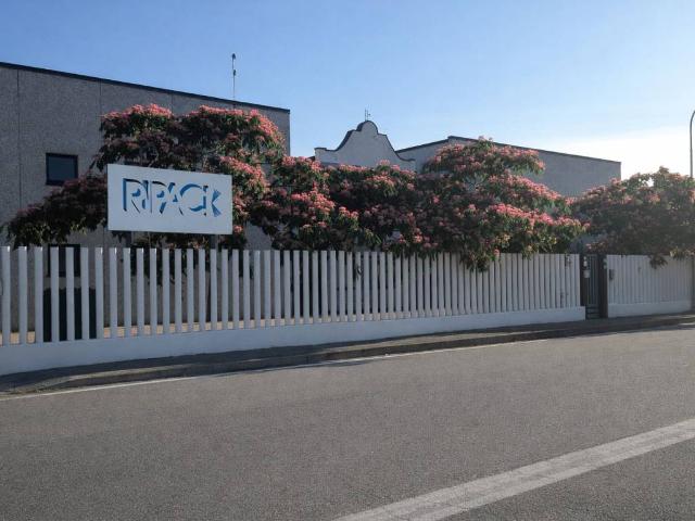 Locale Commerciale in vendita a Unione dei Comuni I Fontanili, Binasco