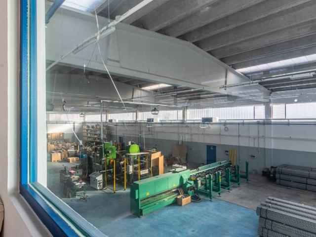 Locale Commerciale in vendita a Unione dei Comuni I Fontanili, Binasco