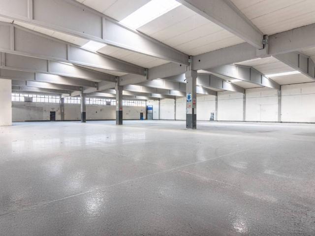 Locale Commerciale in vendita a Unione dei Comuni I Fontanili, Binasco