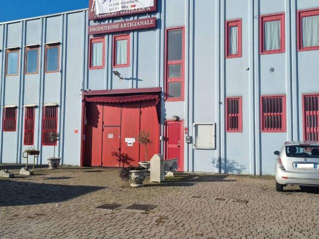 Locale Commerciale in vendita a Unione dei Comuni I Fontanili, Binasco