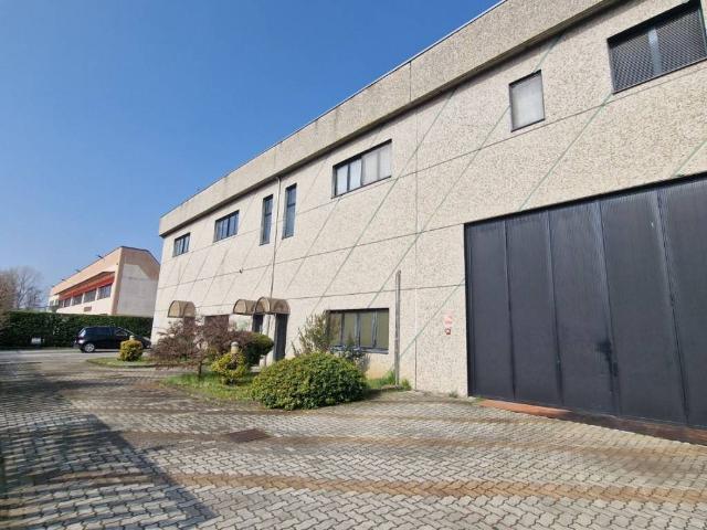 Locale Commerciale in vendita a Unione dei Comuni I Fontanili, Binasco