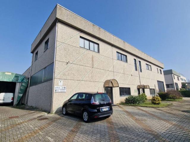 Locale Commerciale in vendita a Unione dei Comuni I Fontanili, Binasco