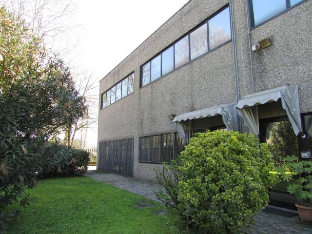 Locale Commerciale in vendita a Unione dei Comuni I Fontanili, Binasco