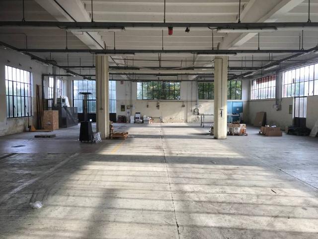Locale Commerciale in vendita a Unione dei Comuni I Fontanili, Binasco