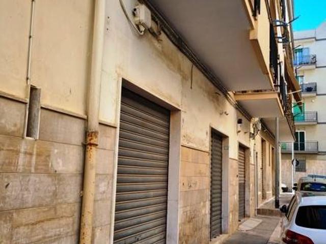 Locale Commerciale in vendita a Puglia, Barletta-andria-trani