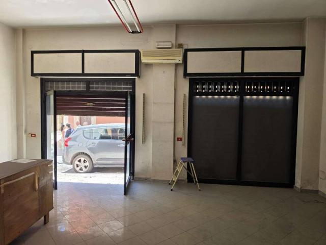 Locale Commerciale in vendita a Puglia, Barletta-andria-trani
