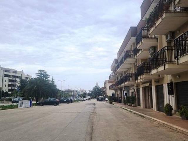Locale Commerciale in vendita a Puglia, Barletta-andria-trani