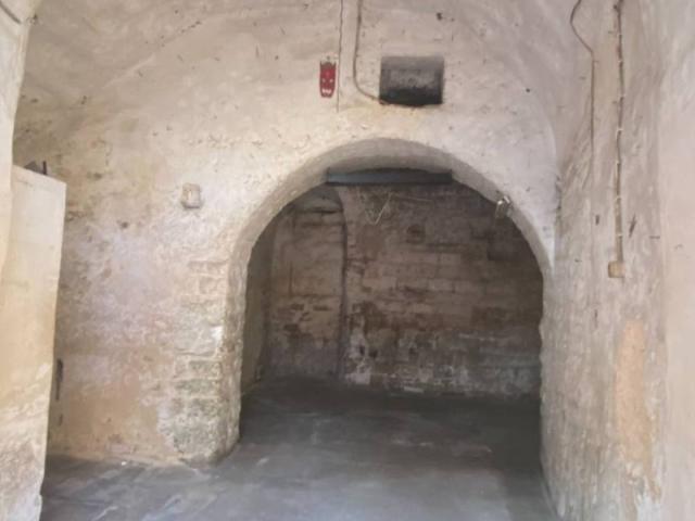 Locale Commerciale in vendita a Puglia, Barletta-andria-trani
