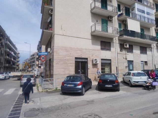 Locale Commerciale in vendita a Puglia, Barletta-andria-trani
